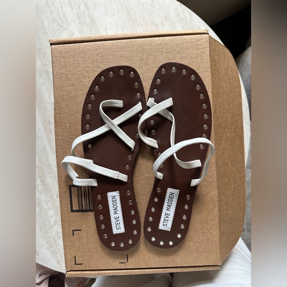 Steve Madden Reeve White Leather thong flip flops sandals